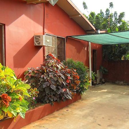 Residencial Arcoiris Hotel Puerto Iguazu Exterior photo